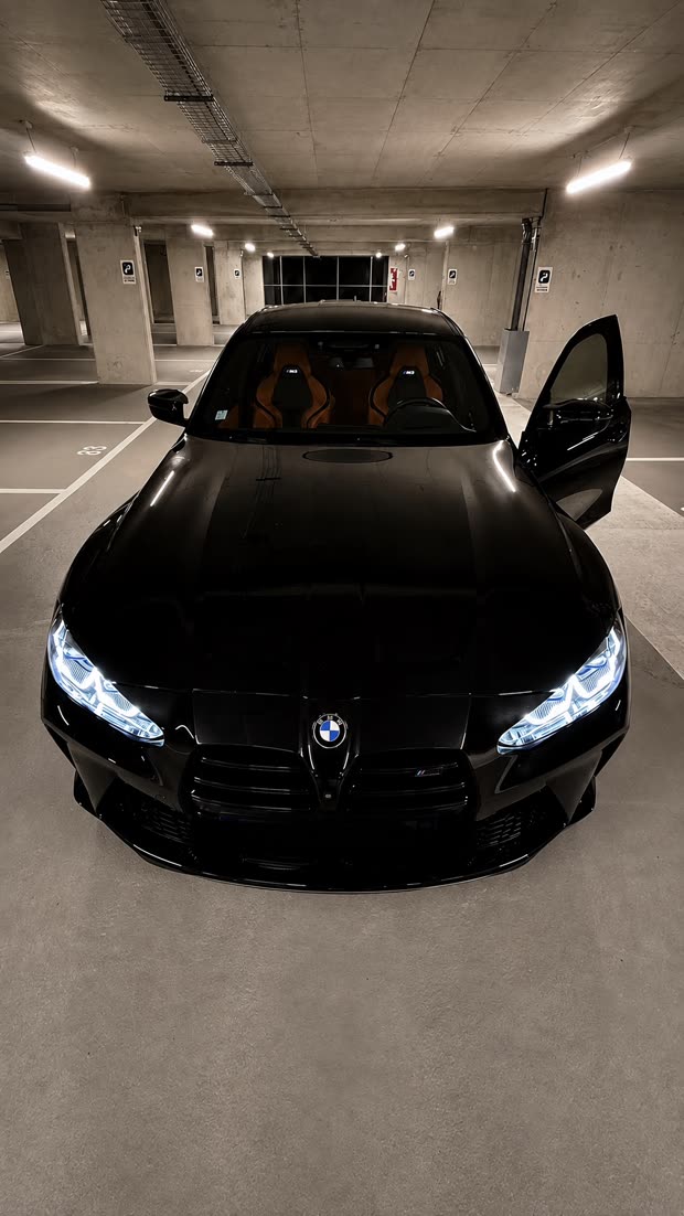 A car replaced by another, same garage
